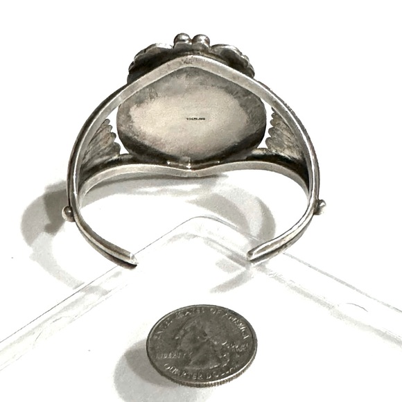 Vintage Navajo Large Traditional Onyx Sterling Silver Cuff - Picture 5 of 7